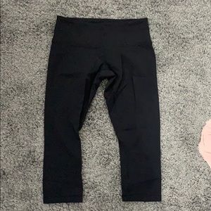 Lululemon cropped black Wunder Under leggings